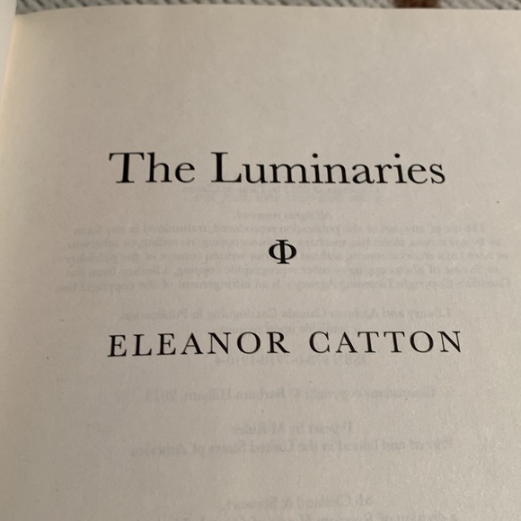 The Luminariess by Eleanor Catton
832 pages. - Picture 6 of 9